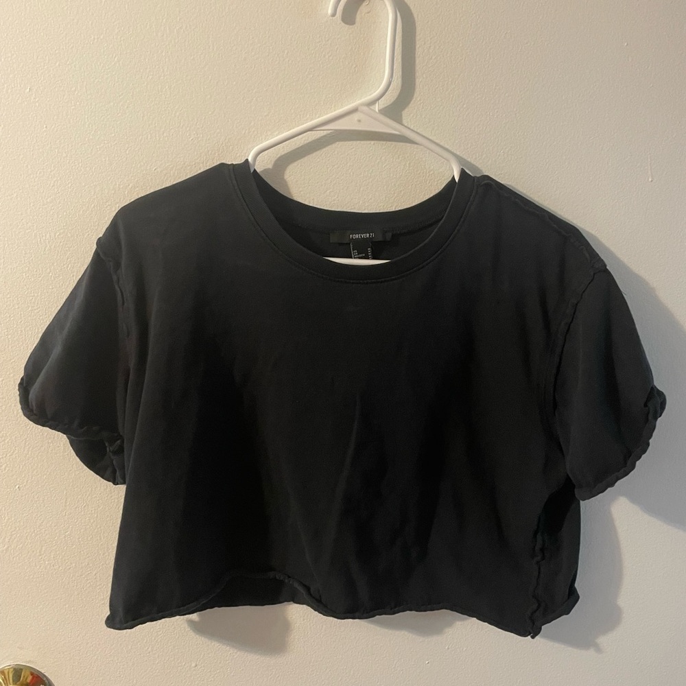 Black cropped t shirt